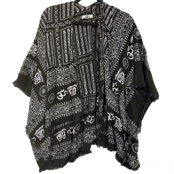 World Market Boho Indian Art Print Shawl w/ Fringe | Black & Cream | Like New - Picture 3 of 6